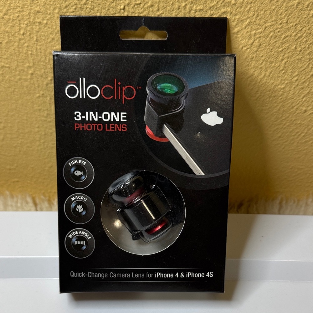 3-in-One Photo Lens for iPhone 4 & 4S - Black and Red